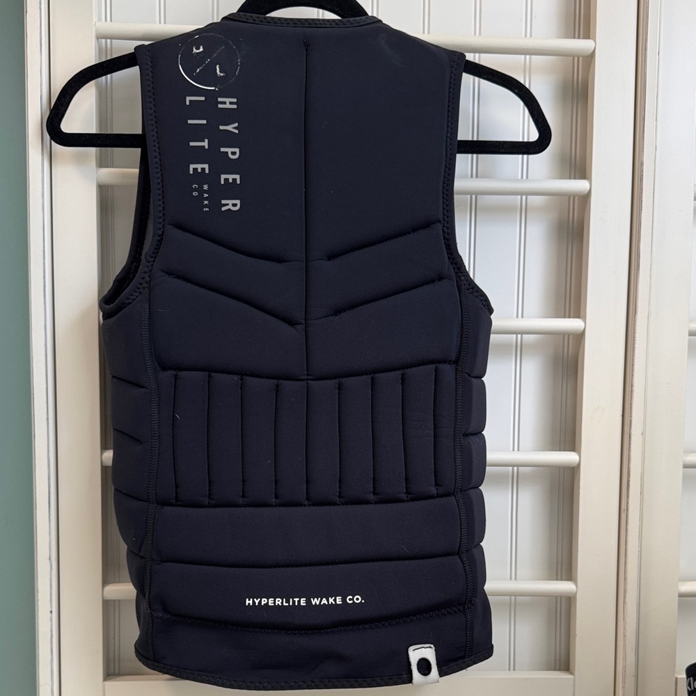 Hyperlite Wake Surf Competition Vest - image 3